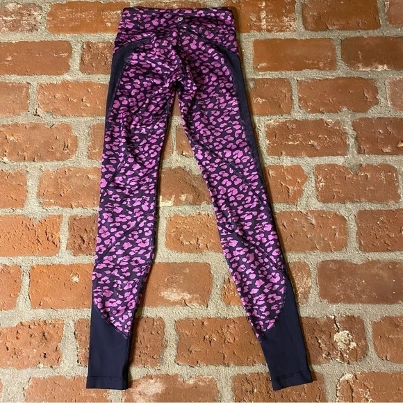 Lululemon Drop it Like it's Hot size 2 leggings purple black mesh - Picture 6 of 11